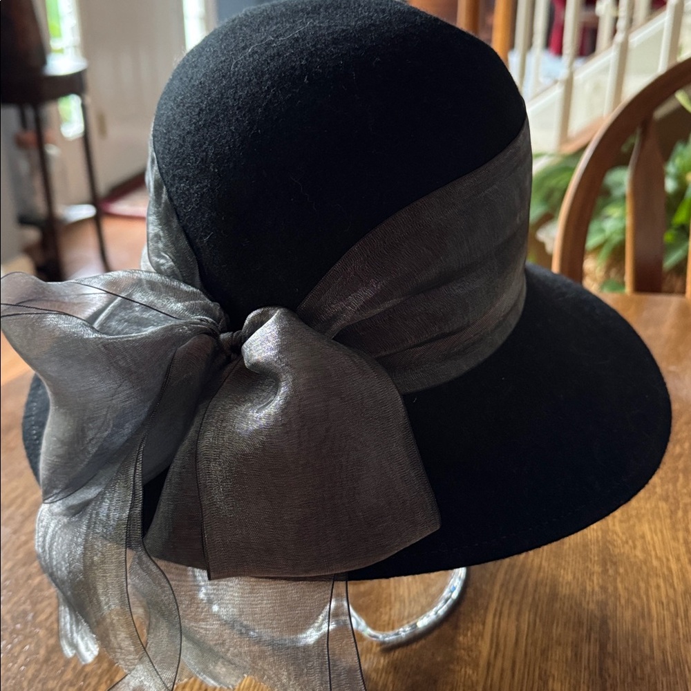 100% Wool Elegance — Cloche Black Hat OS